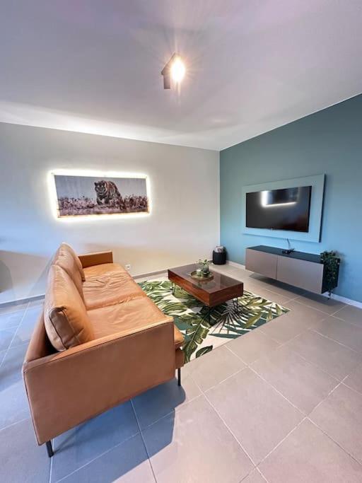 Mons - Superbe Appartement 2Ch - Parking Gratuit Exterior foto